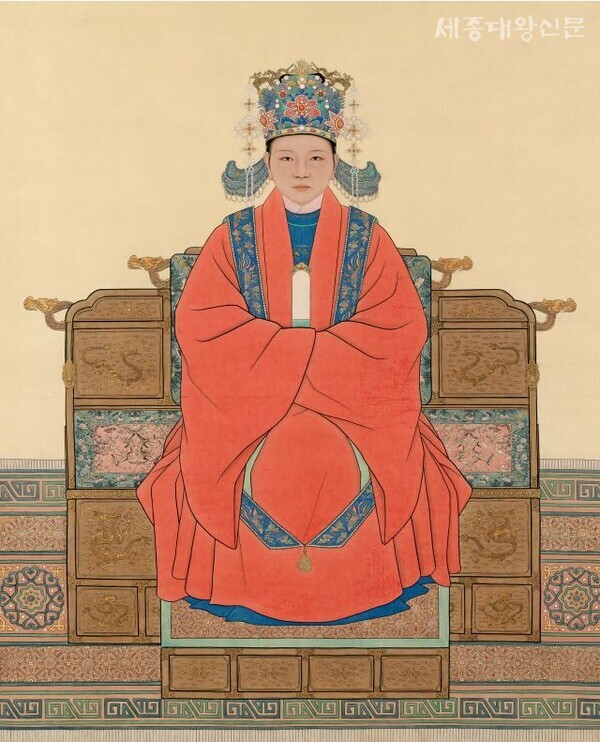 조선 왕비들의 미모와 품격을 그리는 초상화 작가 이도경의 예술 세계