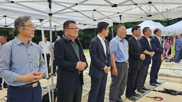 [왕릉제향] 궁궐에 독서 피서법을 전파한 정조 선황제와 효의선황후 건릉 기신제향